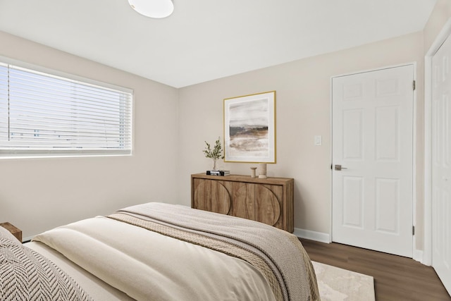 6432 N Ridge Ave Unit 3I, Chicago, IL 60626 - bedroom featuring dark wood-style flooring and baseboards