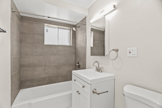 6432 N Ridge Ave Unit 3I, Chicago, IL 60626 - bathroom with vanity and washtub / shower combination