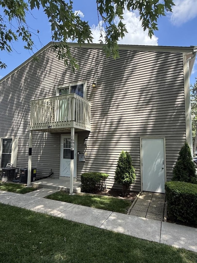 1690 Ashburn Ct Unit A, Wheaton, IL 60189 - rear view of property featuring a balcony