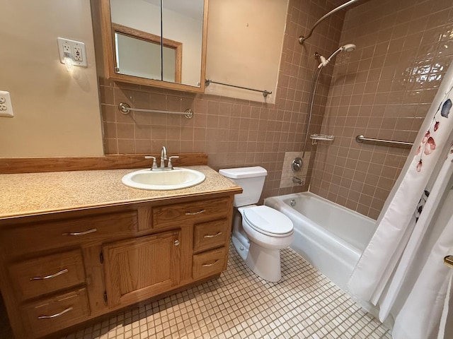 1690 Ashburn Ct Unit A, Wheaton, IL 60189 - full bath featuring shower / bathtub combination with curtain, vanity, tile walls, and tile patterned flooring