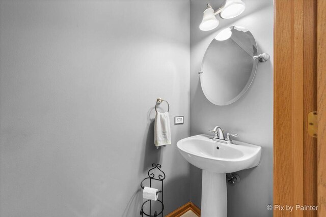 2370 Nantucket Ln, Elgin, IL 60123 - bathroom featuring a sink