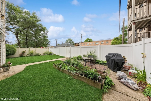 427 S Taylor Ave Unit 2N, Oak Park, IL 60304 - fenced backyard featuring a vegetable garden