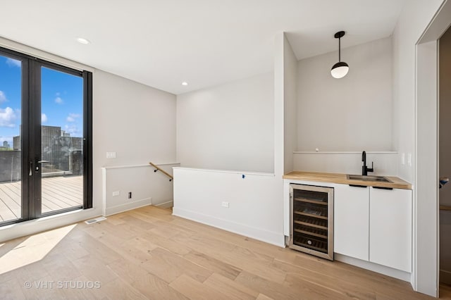 222 S Oakley Blvd Unit 3, Chicago, IL 60612 - indoor wet bar featuring beverage cooler, light wood finished floors, recessed lighting, and pendant lighting