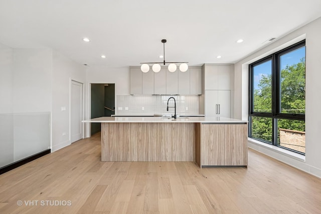 222 S Oakley Blvd Unit 3, Chicago, IL 60612 - kitchen featuring modern cabinets, light wood-style floors, light countertops, and recessed lighting