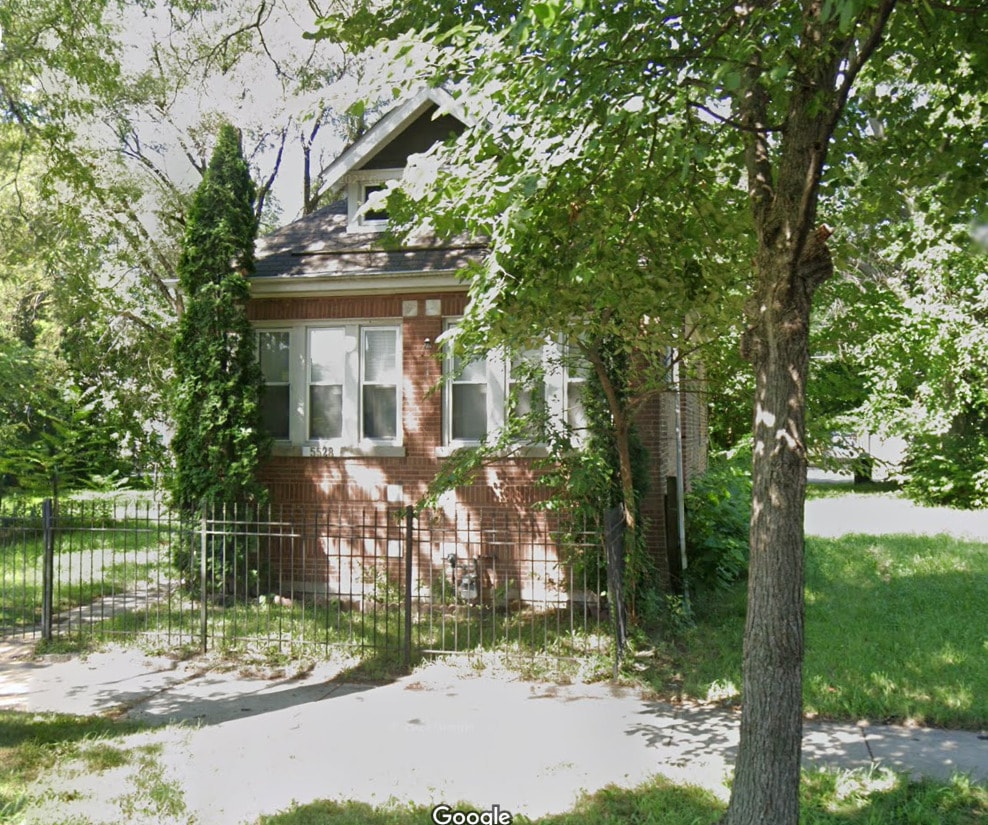 5528 S Elizabeth St, Chicago, IL 60636 - view of side of home featuring brick siding