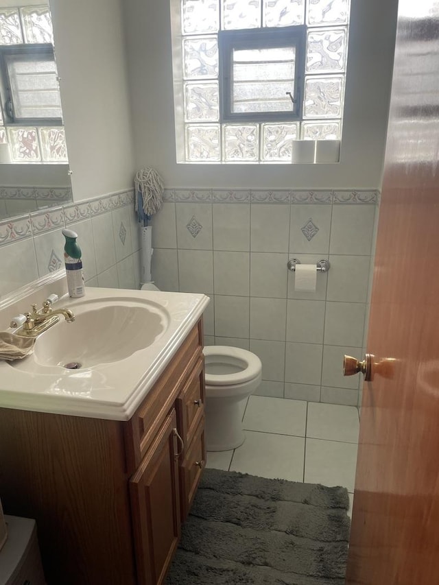 2940 N Nagle Ave, Chicago, IL 60634 - bathroom featuring tile walls, vanity, tile patterned floors, and wainscoting