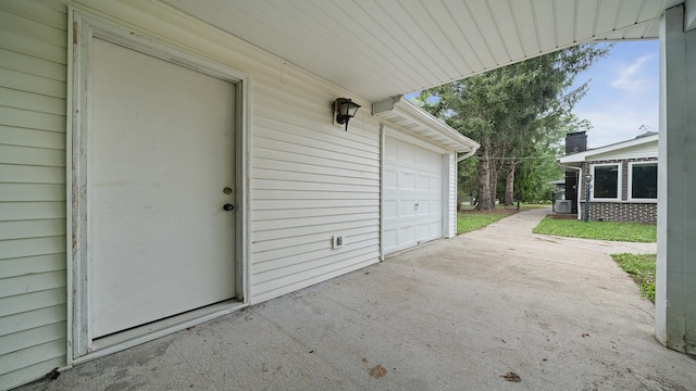 5809 Inverness Dr, Rockford, IL 61107 - garage with driveway