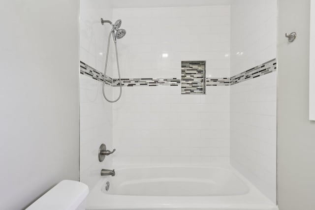 32 Woodridge Ln, Streamwood, IL 60107 - full bath featuring toilet and shower / bath combination