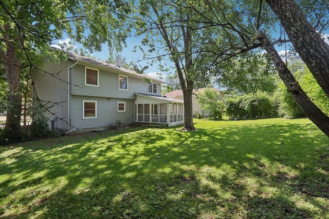 32 Woodridge Ln, Streamwood, IL 60107 - rear view of house with a sunroom and a lawn