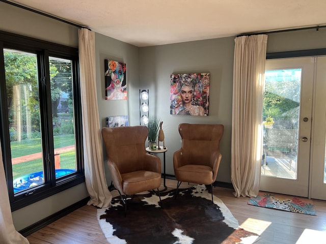 5 Knollcrest Ct, Normal, IL 61761 - sitting room with wood finished floors and baseboards