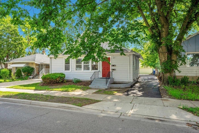 305 S Lewis Ave, Waukegan, IL 60085 - view of front of property with driveway
