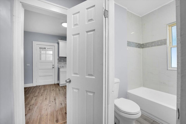 305 S Lewis Ave, Waukegan, IL 60085 - bathroom with wood finished floors and shower / tub combination