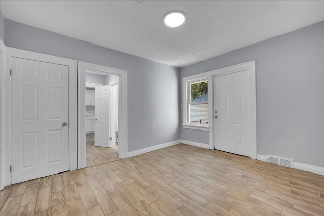 305 S Lewis Ave, Waukegan, IL 60085 - entrance foyer with light wood finished floors