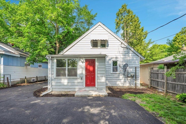 305 S Lewis Ave, Waukegan, IL 60085 - view of bungalow-style house