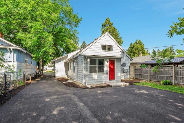305 S Lewis Ave, Waukegan, IL 60085 - view of front of home