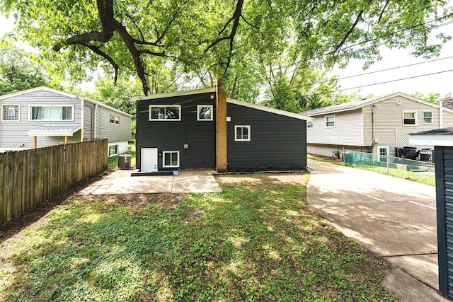 570 Dawes Ave, Glen Ellyn, IL 60137 - back of house featuring a patio and driveway