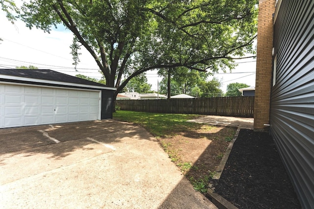 570 Dawes Ave, Glen Ellyn, IL 60137 - view of yard with an outbuilding and a detached garage