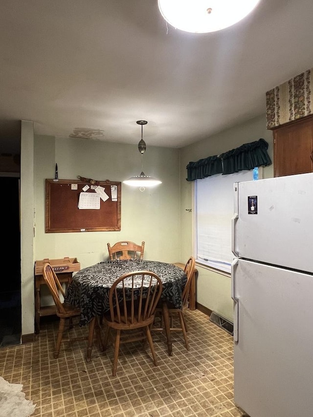 27 S Canterbury Rd, Aurora, IL 60506 - photo 8