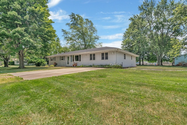 955 E 5th St, Coal City, IL 60416 - ranch-style house featuring a front lawn