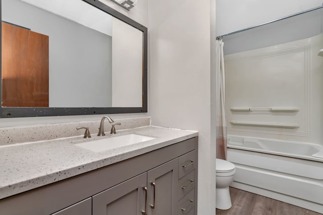955 E 5th St, Coal City, IL 60416 - bathroom featuring vanity, wood finished floors, and shower / bath combo with shower curtain