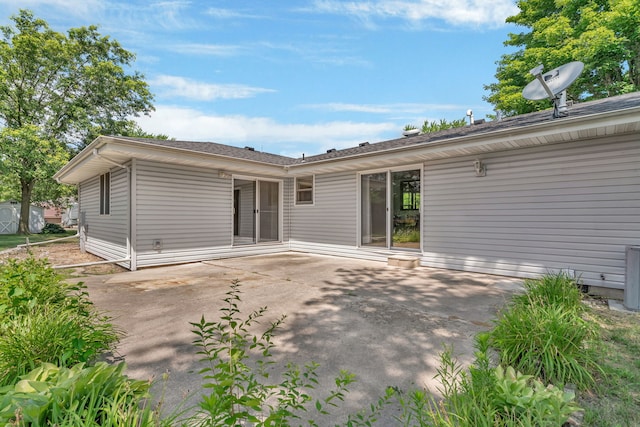955 E 5th St, Coal City, IL 60416 - back of property featuring a patio area
