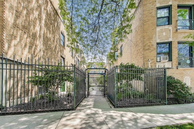 7021 N Sheridan Rd Unit 1, Chicago, IL 60626 - view of gate