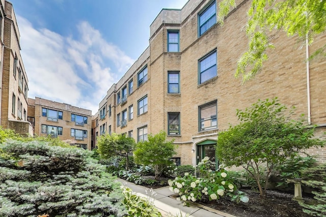 7021 N Sheridan Rd Unit 1, Chicago, IL 60626 - view of apartment building / complex