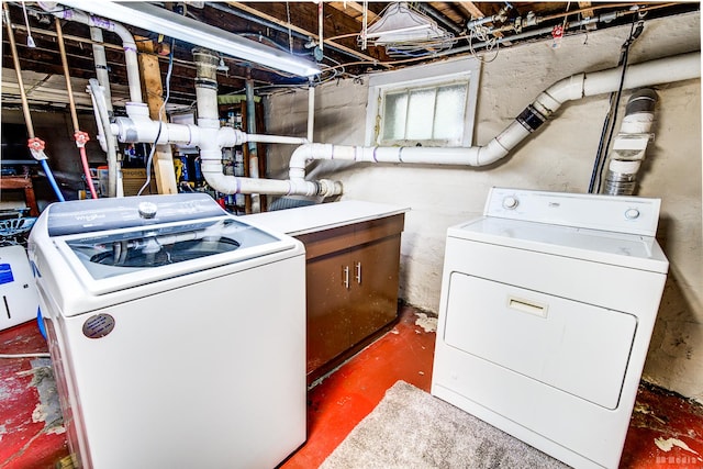 15429 Lamon Ave, Oak Forest, IL 60452 - laundry area featuring washing machine and clothes dryer
