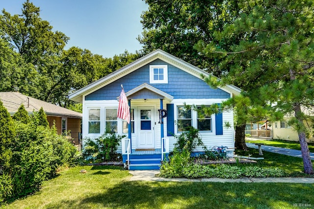 15429 Lamon Ave, Oak Forest, IL 60452 - bungalow featuring a front yard