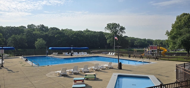 32 Montego Colony Unit 7, Fox Lake, IL 60020 - community pool with a patio