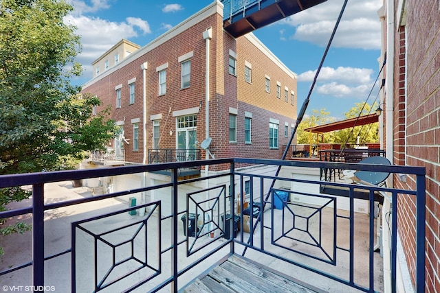4606 S Woodlawn Ave, Chicago, IL 60653 - view of balcony