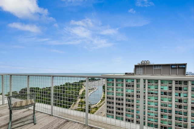 3600 N Lake Shore Dr Unit 2204, Chicago, IL 60613 - balcony featuring a water view