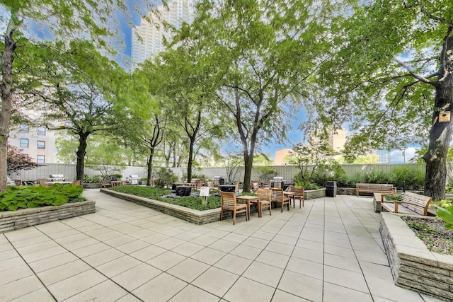 3600 N Lake Shore Dr Unit 2204, Chicago, IL 60613 - fenced backyard featuring a patio area