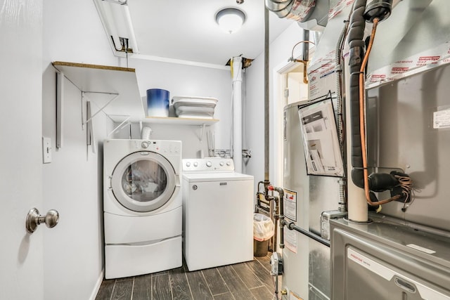 513 White Birch Rd, Lindenhurst, IL 60046 - laundry room featuring washing machine and clothes dryer, heating unit, and dark wood-style floors
