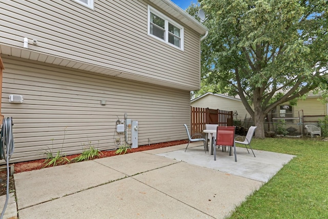 513 White Birch Rd, Lindenhurst, IL 60046 - view of patio / terrace with outdoor dining space