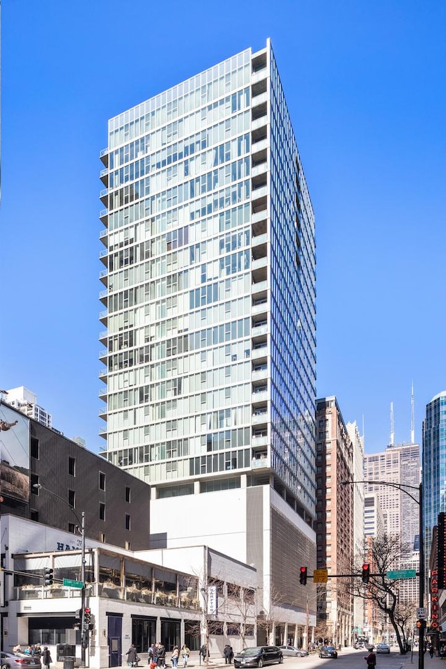 550 N Saint Clair St Unit 2301, Chicago, IL 60611 - view of building exterior with a city view