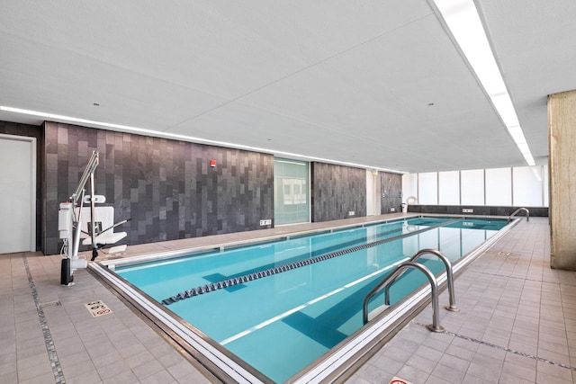 550 N Saint Clair St Unit 2301, Chicago, IL 60611 - view of indoor community pool