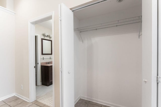 2120 W Grand Ave Unit D, Chicago, IL 60612 - closet featuring a sink