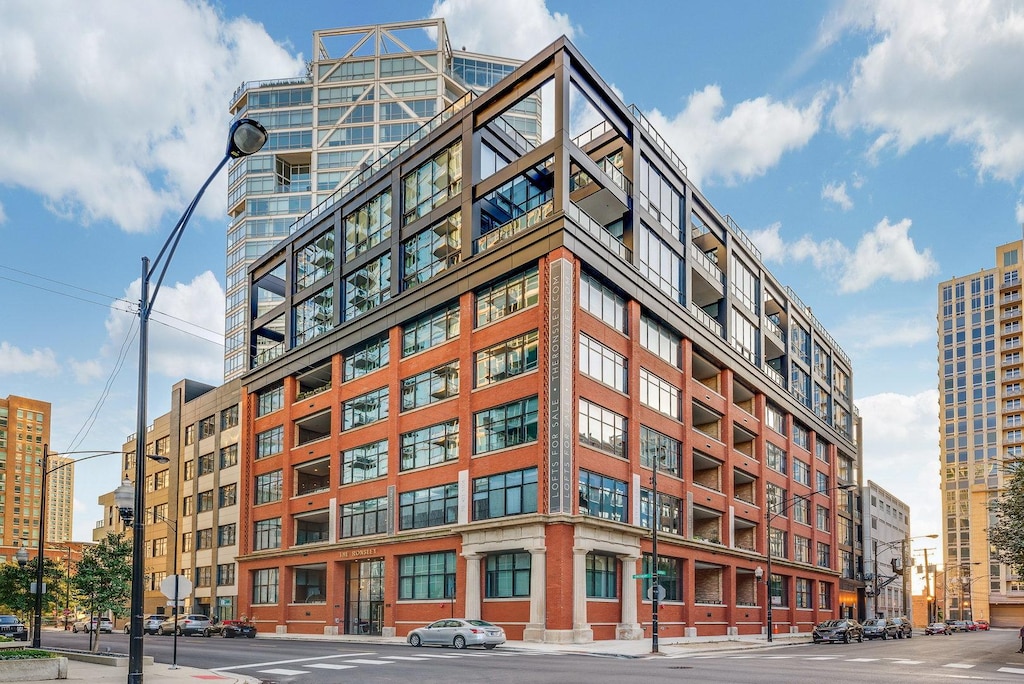 676 N Kingsbury St Unit 204, Chicago, IL 60654 - view of building exterior