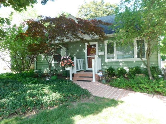 711 Glendale Ave, Rockford, IL 61108 - entrance to property featuring roof with shingles