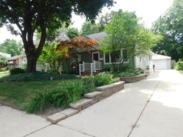 711 Glendale Ave, Rockford, IL 61108 - view of front of property featuring an outdoor structure and a detached garage