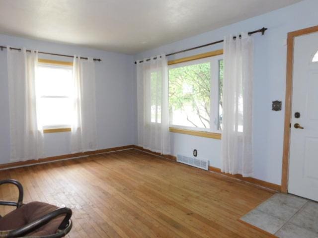 711 Glendale Ave, Rockford, IL 61108 - foyer entrance featuring wood-type flooring and baseboards