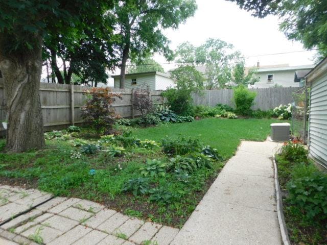 711 Glendale Ave, Rockford, IL 61108 - view of fenced backyard