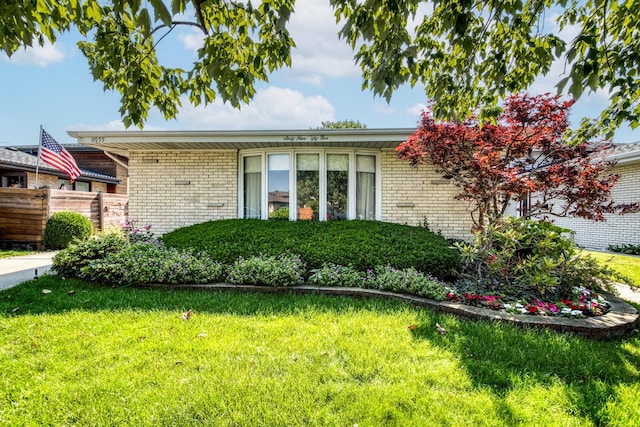 6955 N Dowagiac Ave, Chicago, IL 60646 - ranch-style house with brick siding