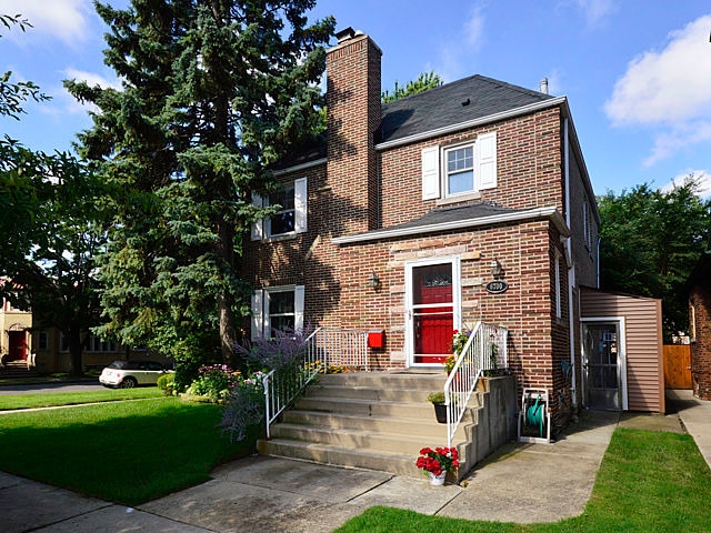 6700 N Fairfield Ave, Chicago, IL 60645 - photo 1