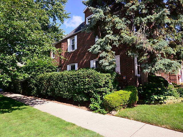 6700 N Fairfield Ave, Chicago, IL 60645 - photo 57