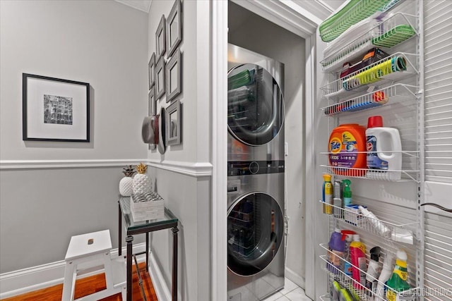 2340 W Roscoe St Unit 2W, Chicago, IL 60618 - laundry area with stacked washing machine and dryer and baseboards