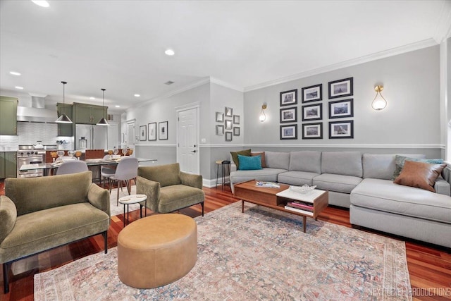 2340 W Roscoe St Unit 2W, Chicago, IL 60618 - living room with wood finished floors, ornamental molding, and recessed lighting