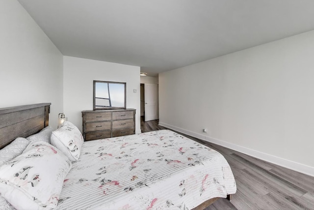 940 W Glenlake Ave Unit 19C, Chicago, IL 60660 - bedroom with dark wood-type flooring and baseboards