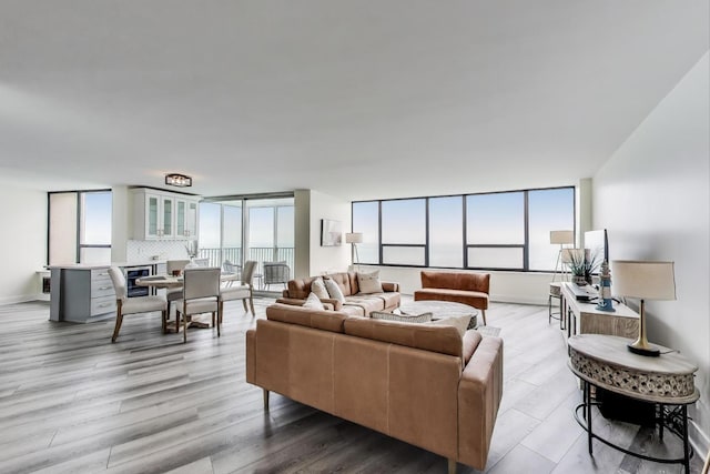 940 W Glenlake Ave Unit 19C, Chicago, IL 60660 - living room with wine cooler and wood finished floors